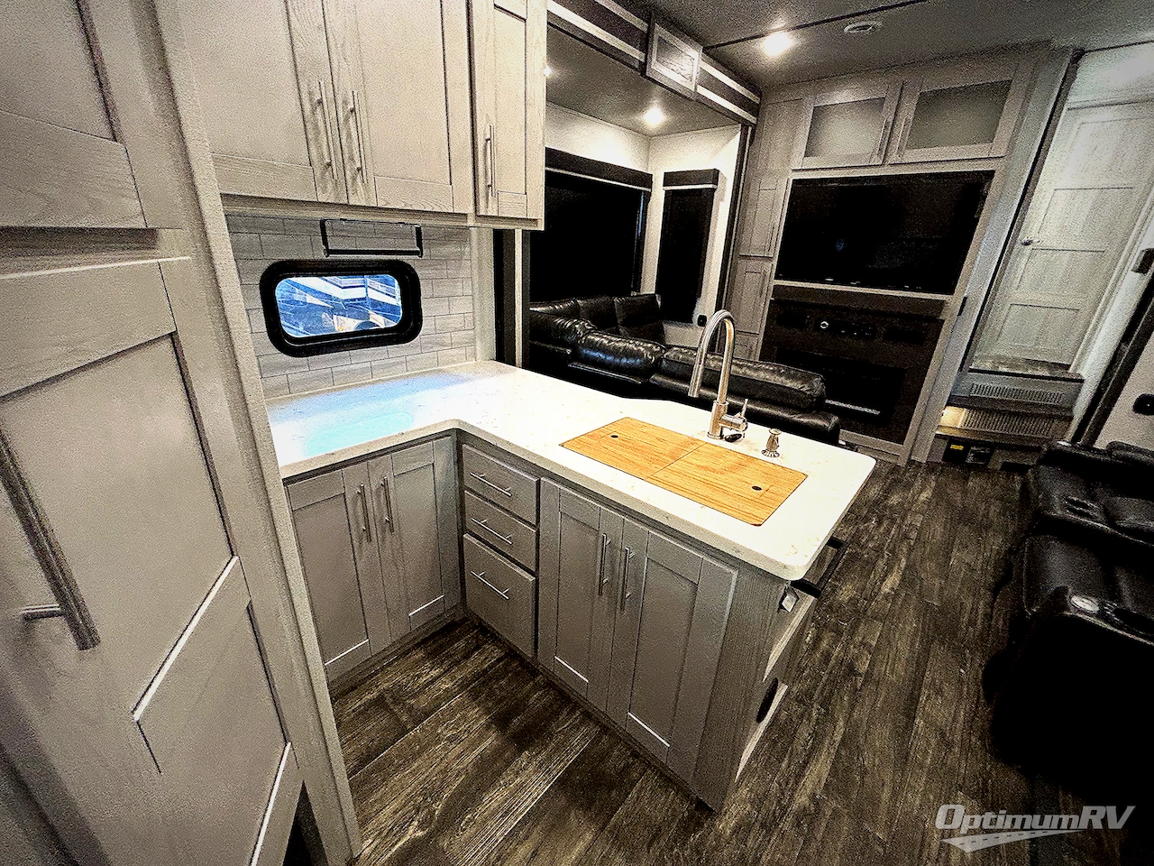 2023 Keystone Fuzion 430 Photo 16