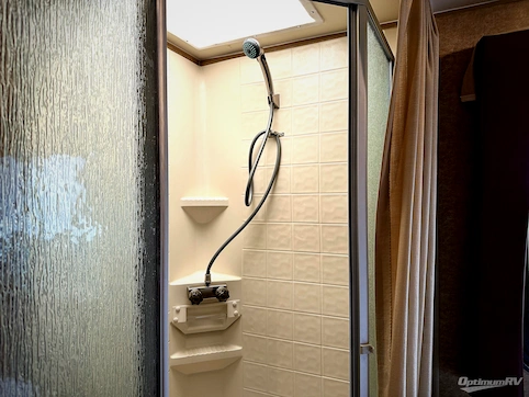 2014 Coachmen Leprechaun 319DS Ford 450 RV Photo 3