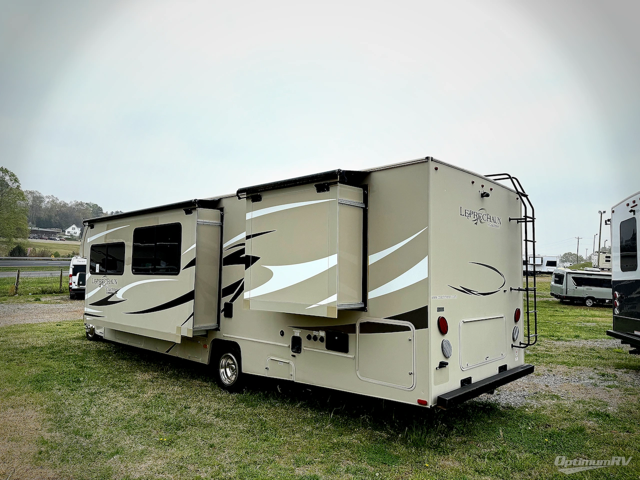 2014 Coachmen Leprechaun 319DS Ford 450 Photo 2