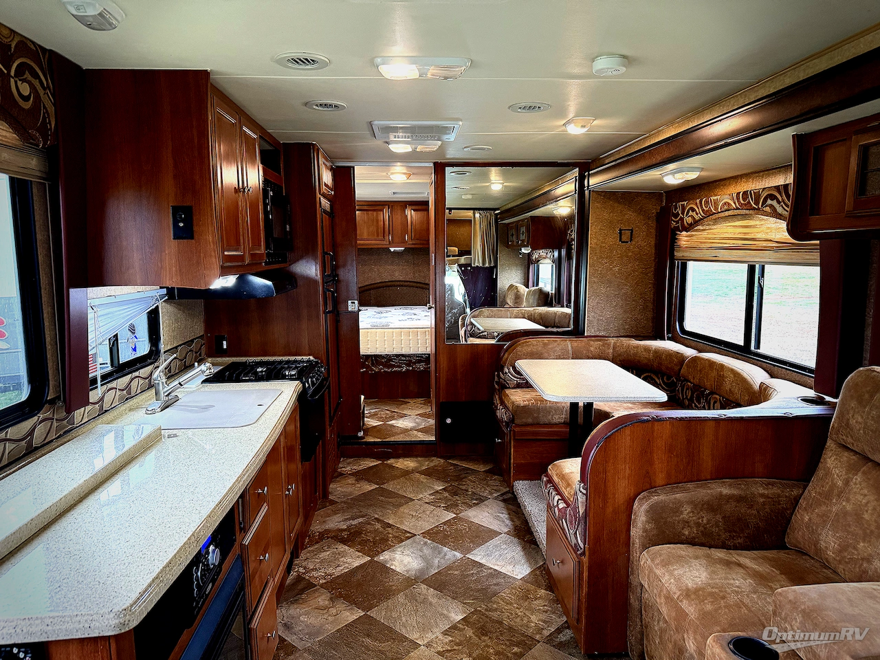2014 Coachmen Leprechaun 319DS Ford 450 Photo 3