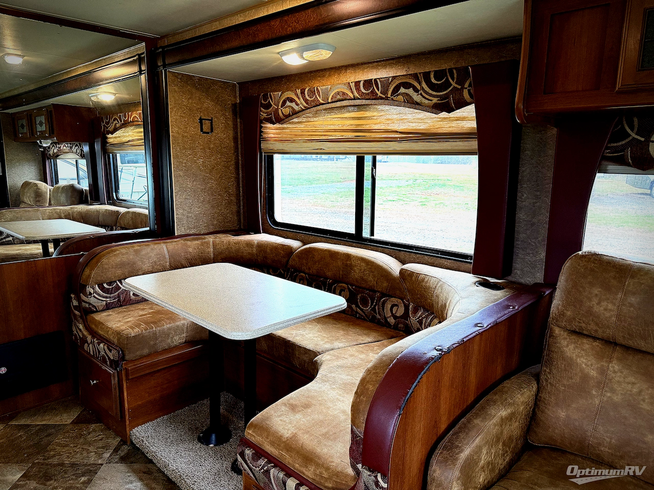 2014 Coachmen Leprechaun 319DS Ford 450 Photo 5