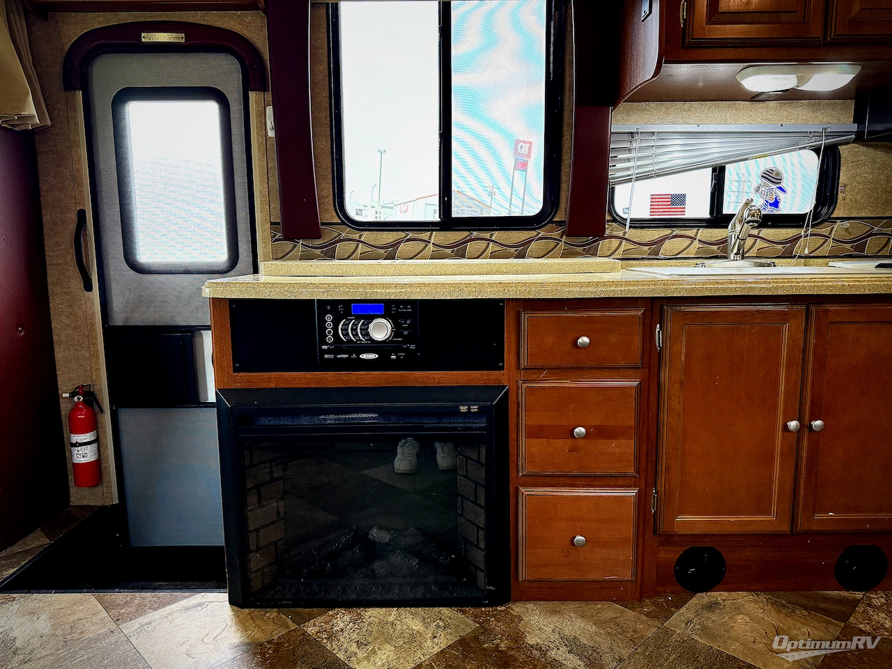 2014 Coachmen Leprechaun 319DS Ford 450 Photo 6