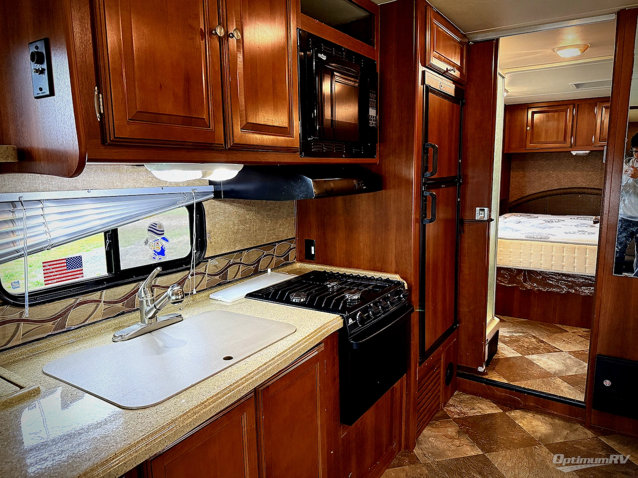 2014 Coachmen Leprechaun 319DS Ford 450 Photo 8