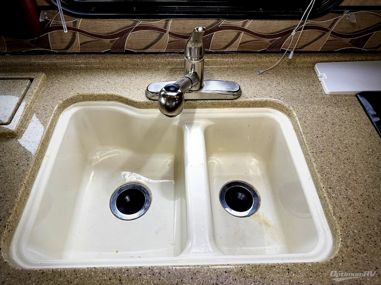 2014 Coachmen Leprechaun 319DS Ford 450 Photo 9