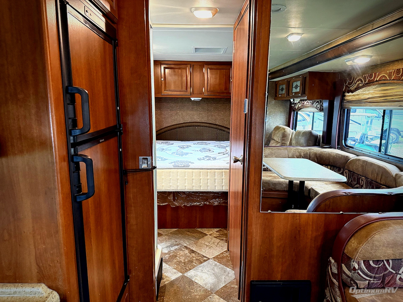 2014 Coachmen Leprechaun 319DS Ford 450 Photo 10