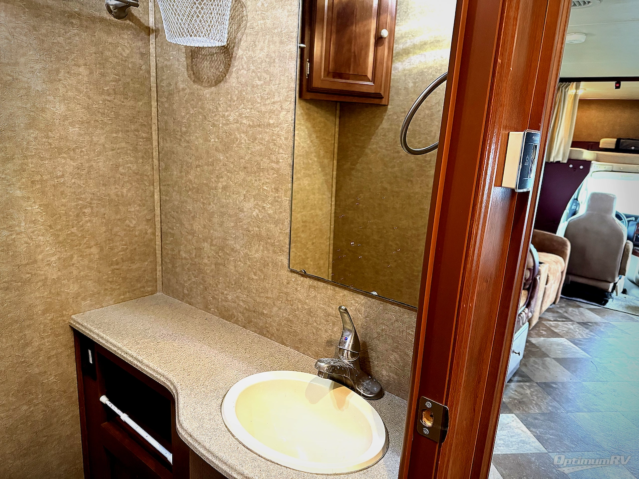 2014 Coachmen Leprechaun 319DS Ford 450 Photo 12