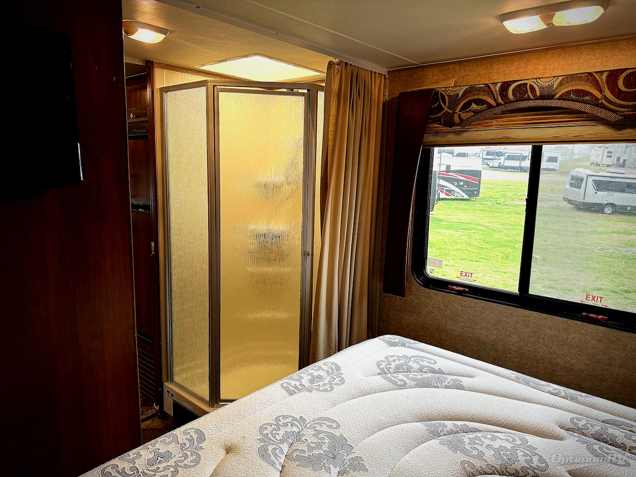 2014 Coachmen Leprechaun 319DS Ford 450 Photo 15