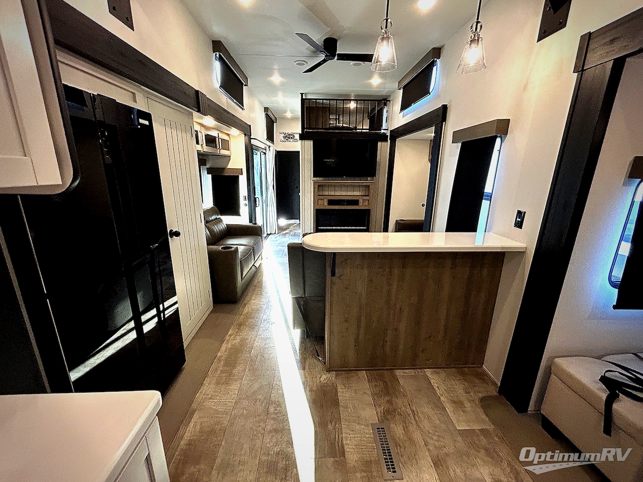 2025 Palomino Puma Destination 403LFT Photo 4