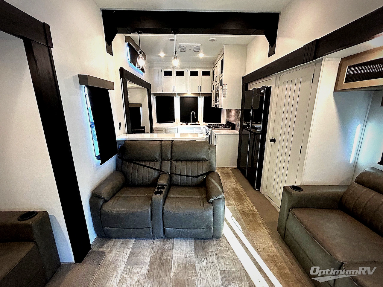 2025 Palomino Puma Destination 403LFT Photo 5