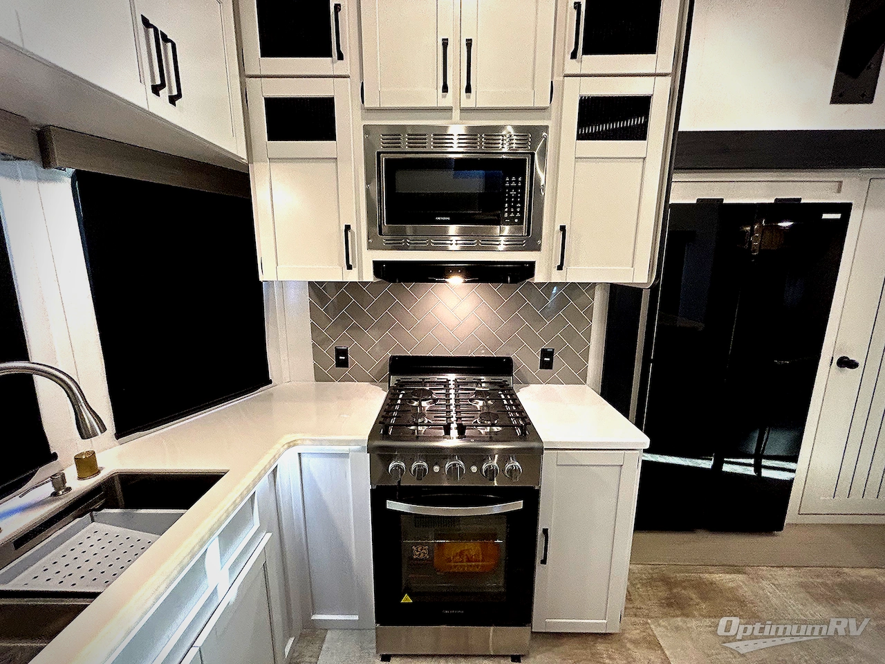 2025 Palomino Puma Destination 403LFT Photo 8