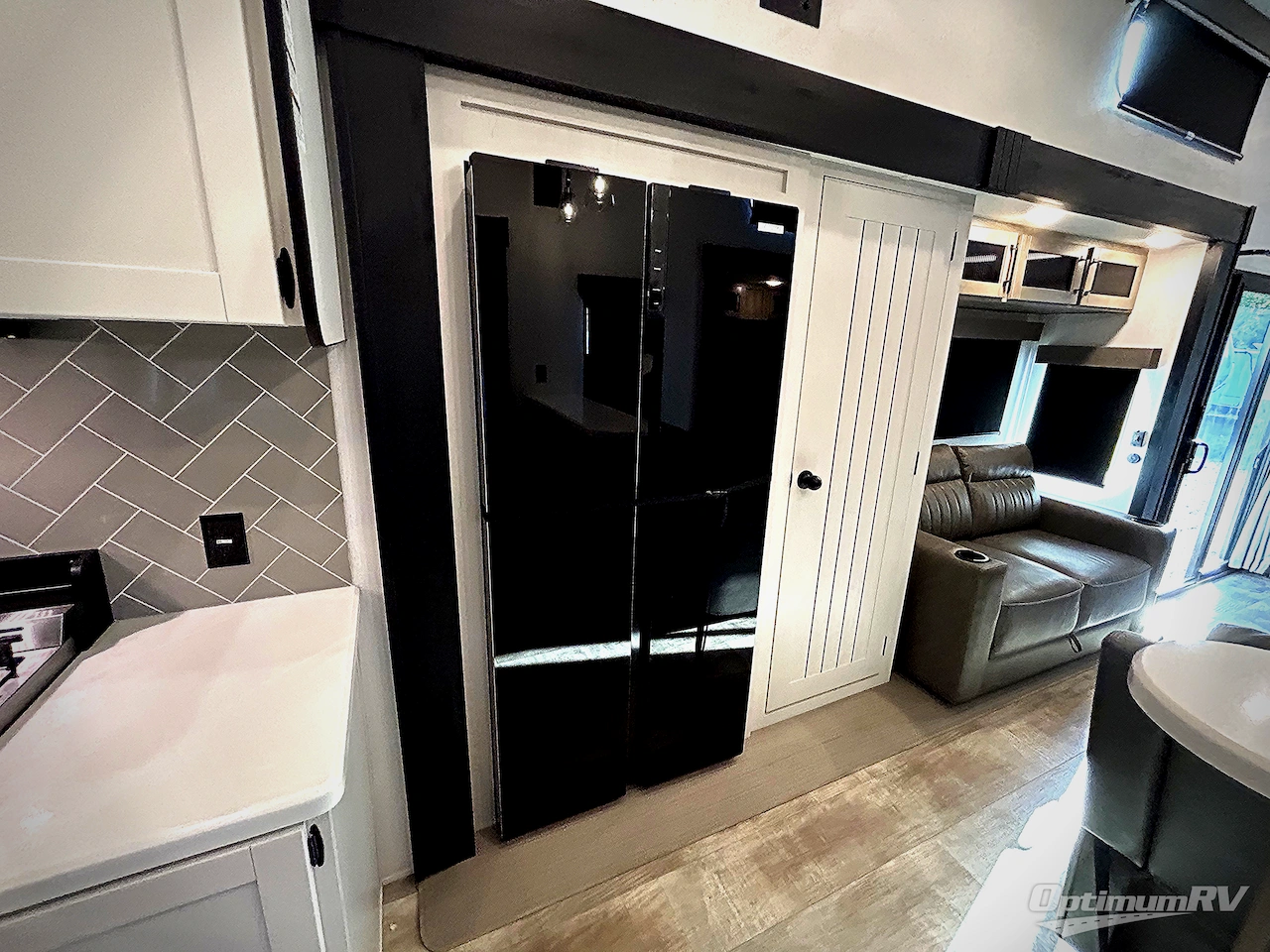 2025 Palomino Puma Destination 403LFT Photo 7