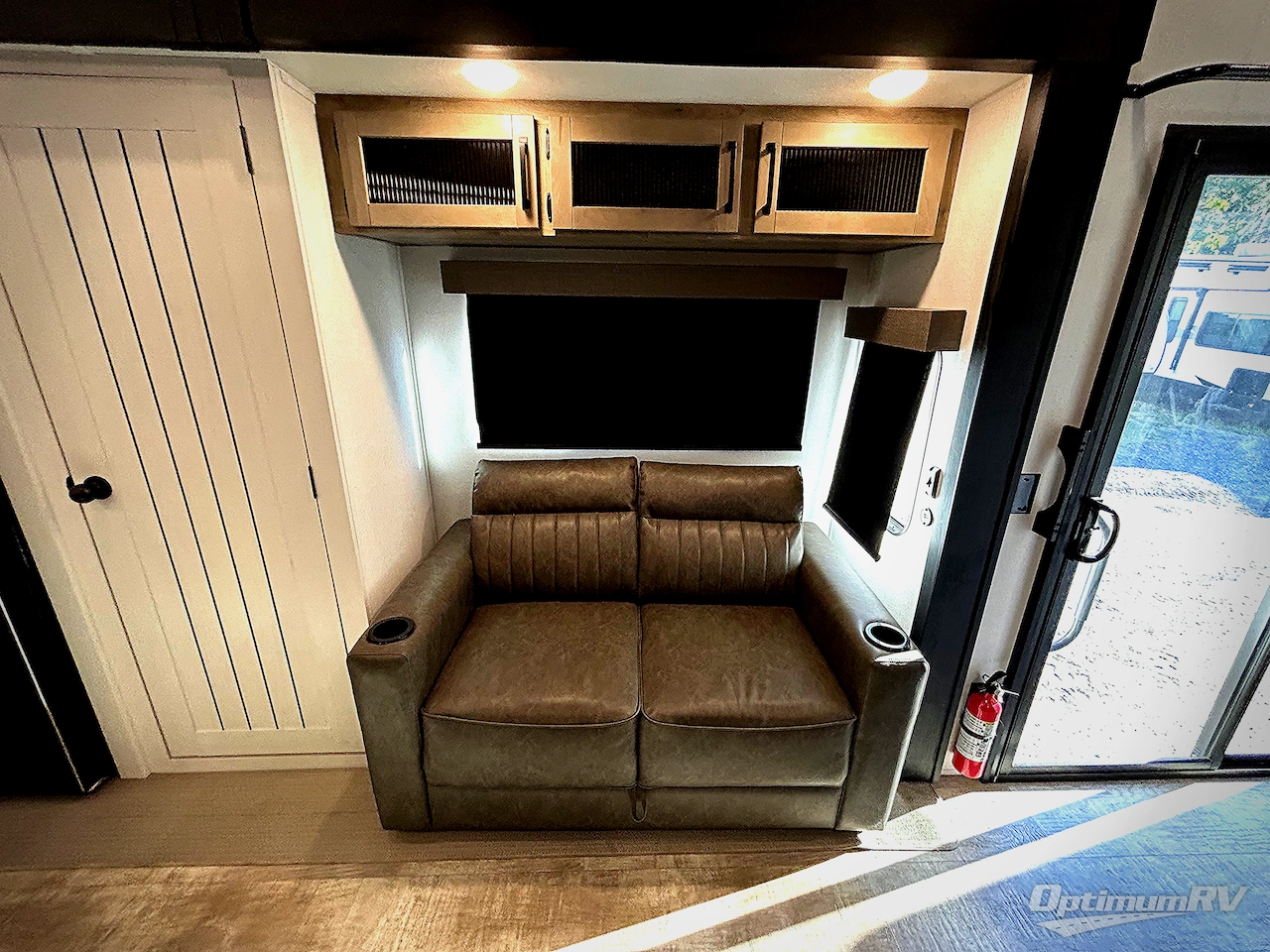 2025 Palomino Puma Destination 403LFT Photo 11