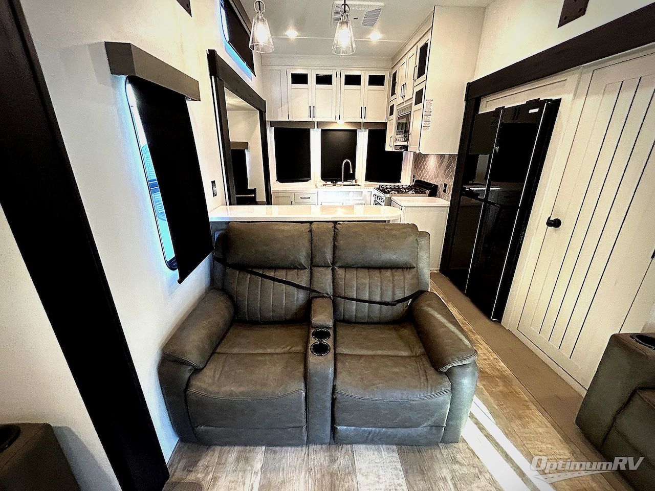 2025 Palomino Puma Destination 403LFT Photo 12