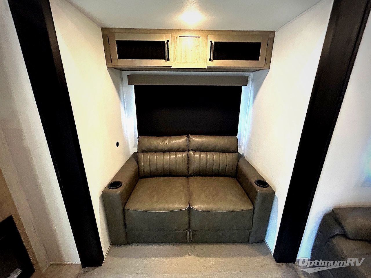 2025 Palomino Puma Destination 403LFT Photo 13