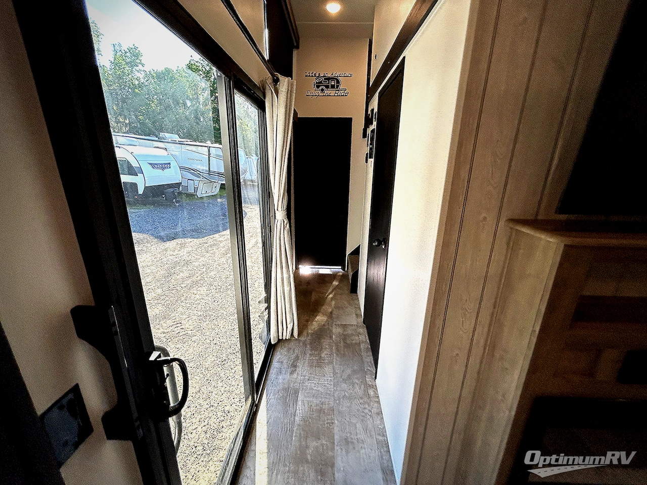 2025 Palomino Puma Destination 403LFT Photo 15