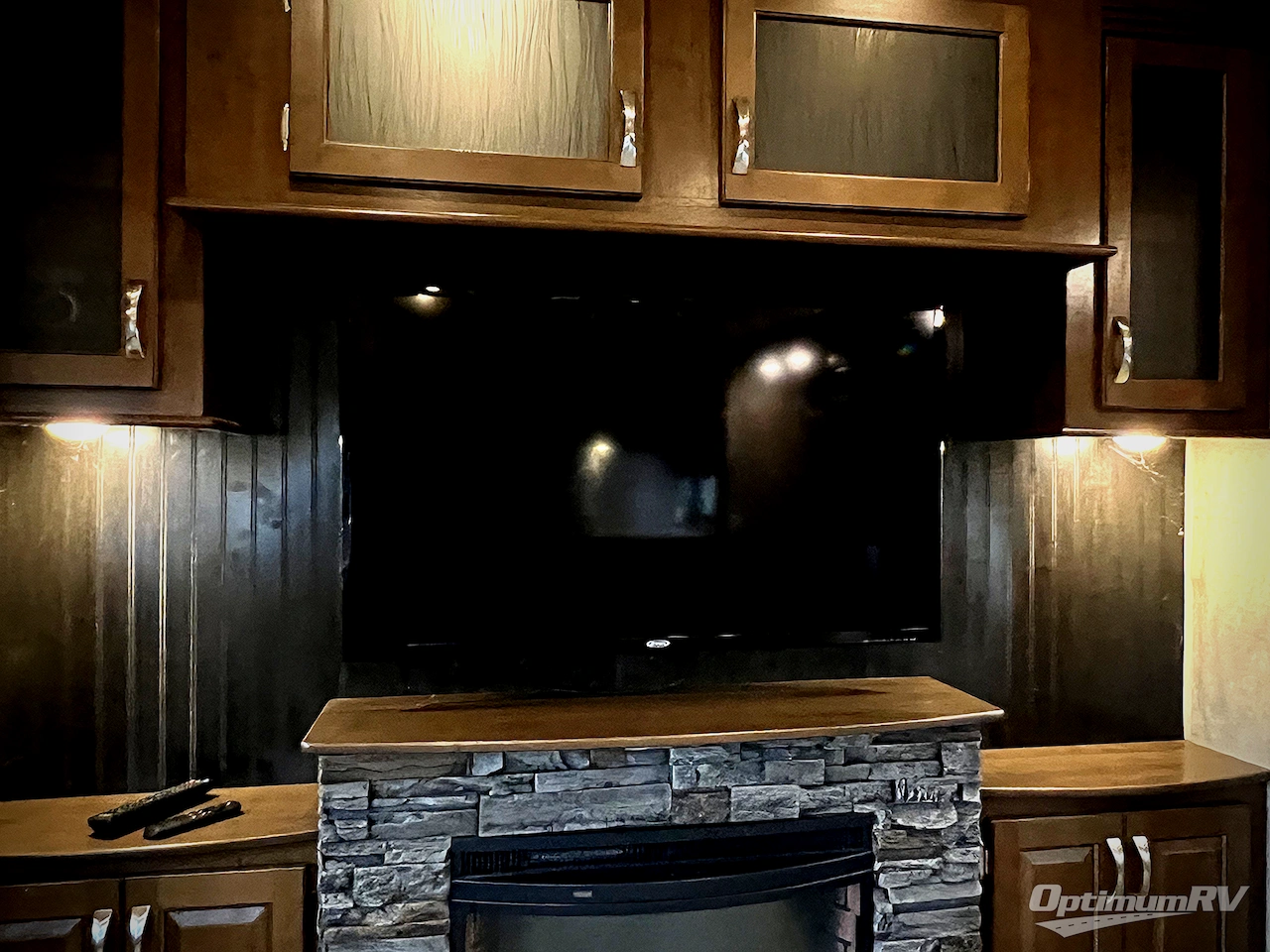 2016 Forest River Cedar Creek Silverback 29RE Photo 13