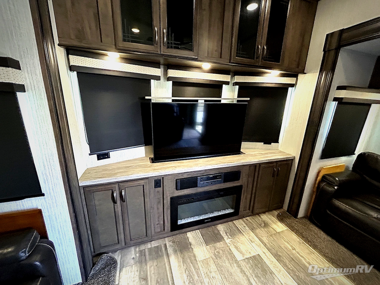 2021 Forest River Sandpiper Destination Trailers 420FL Photo 7