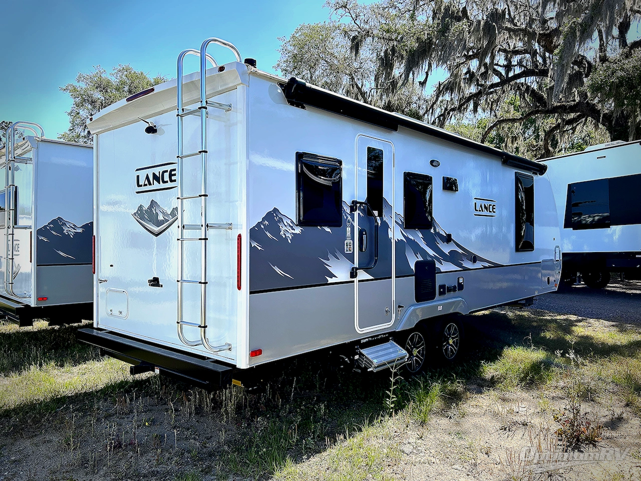 2025 Lance Lance Travel Trailers 2255 Photo 2