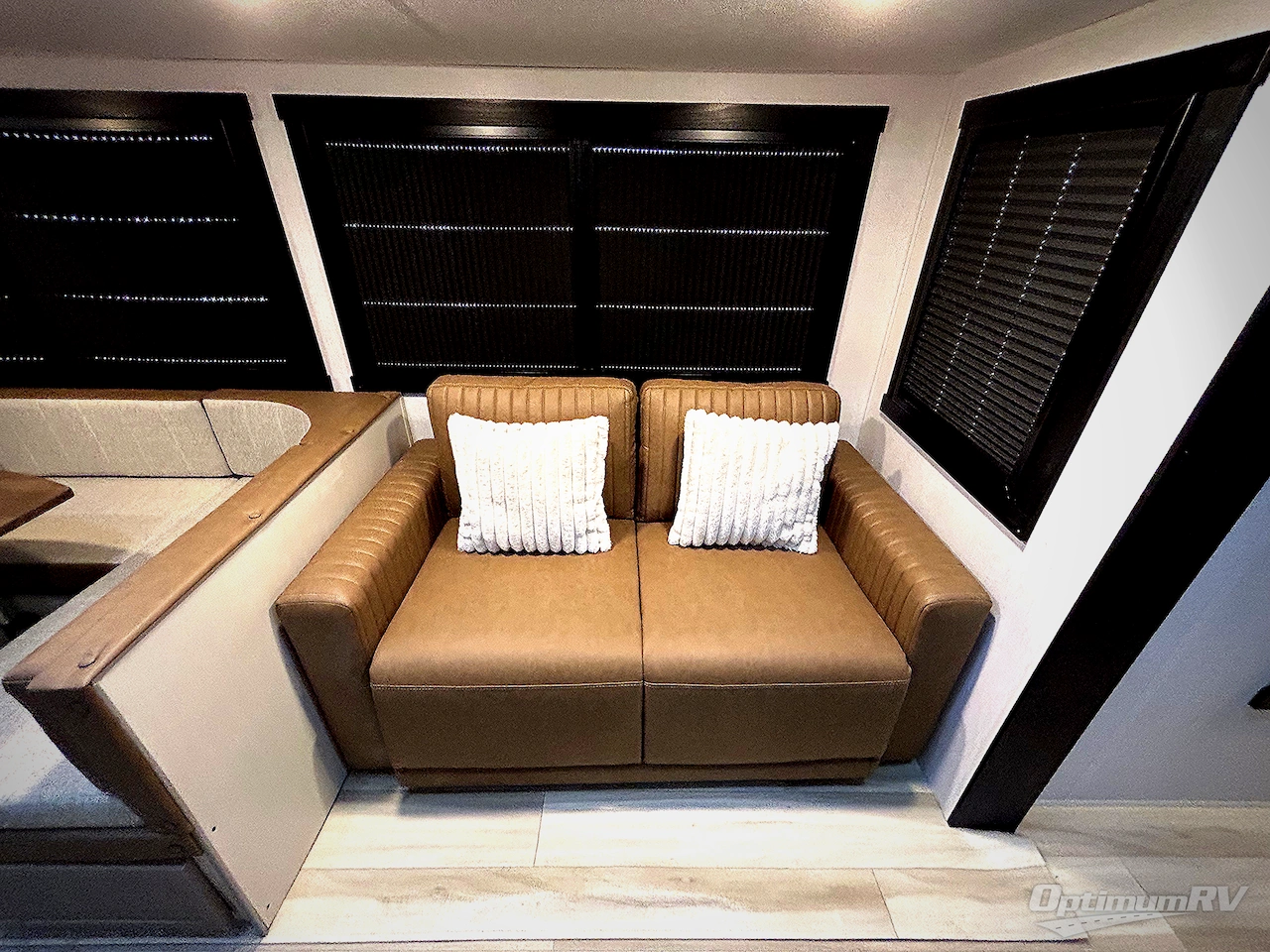 2025 Forest River Wildwood Heritage Glen 314BUD Photo 13