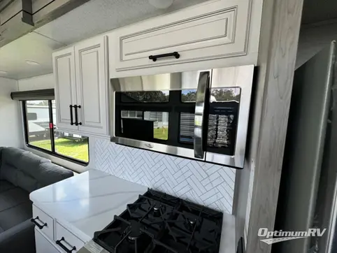 2025 Keystone Retreat 391CLDL RV Photo 3