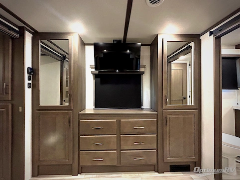 2024 Grand Design Solitude 380FL RV Photo 4