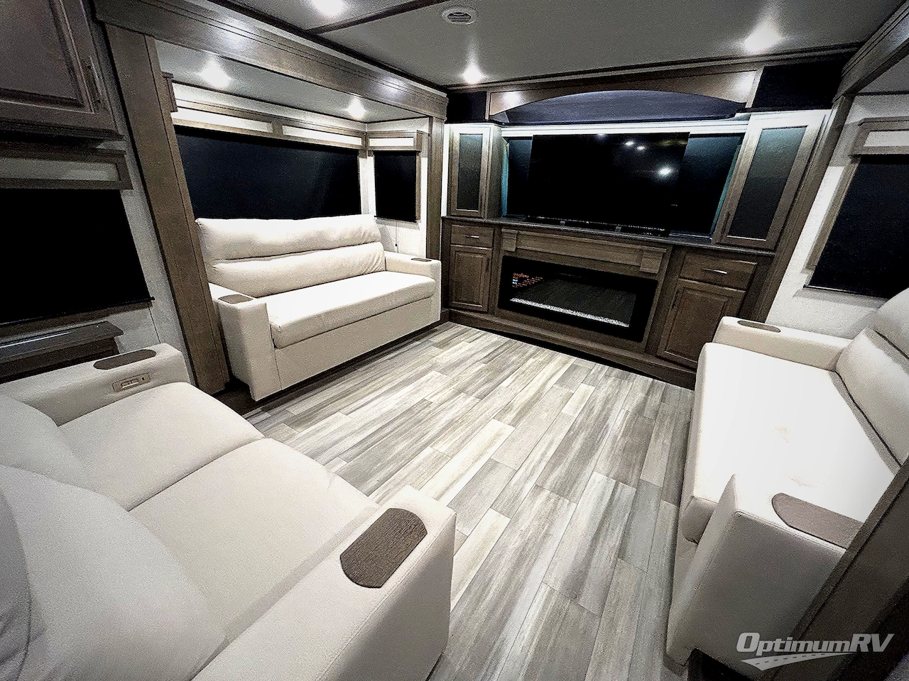 2024 Grand Design Solitude 380FL Photo 8