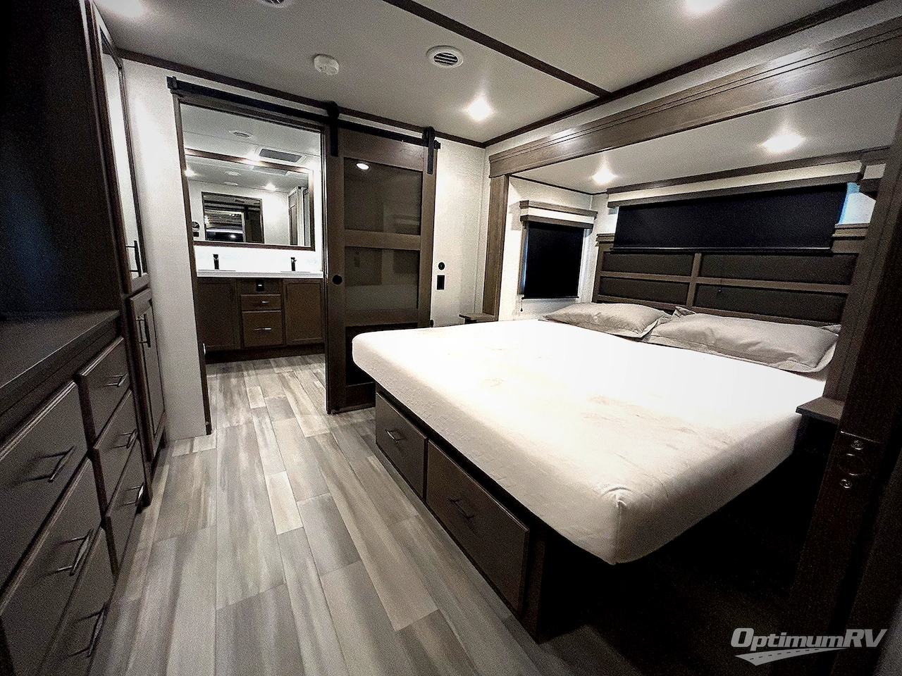 2024 Grand Design Solitude 380FL Photo 17