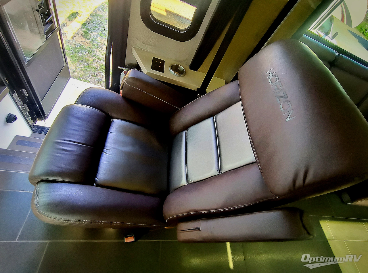 2020 Winnebago Horizon 42Q Photo 7