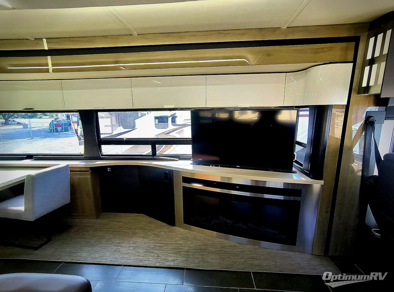 2020 Winnebago Horizon 42Q Photo 9