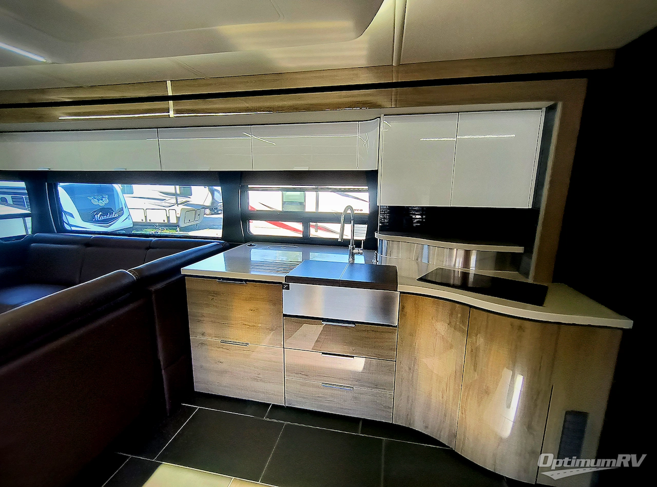 2020 Winnebago Horizon 42Q Photo 14