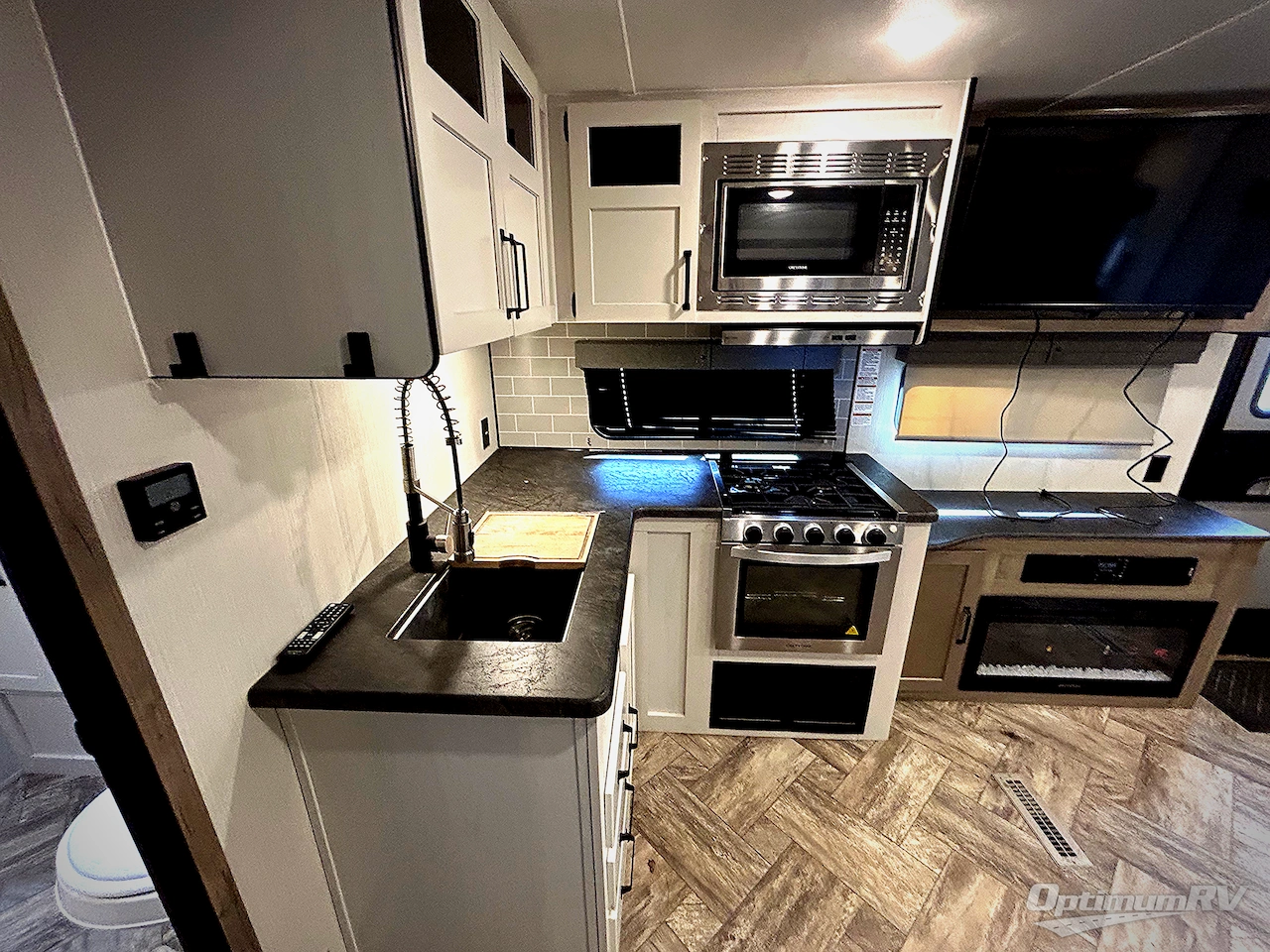 2023 Palomino Puma 26RLS Photo 8