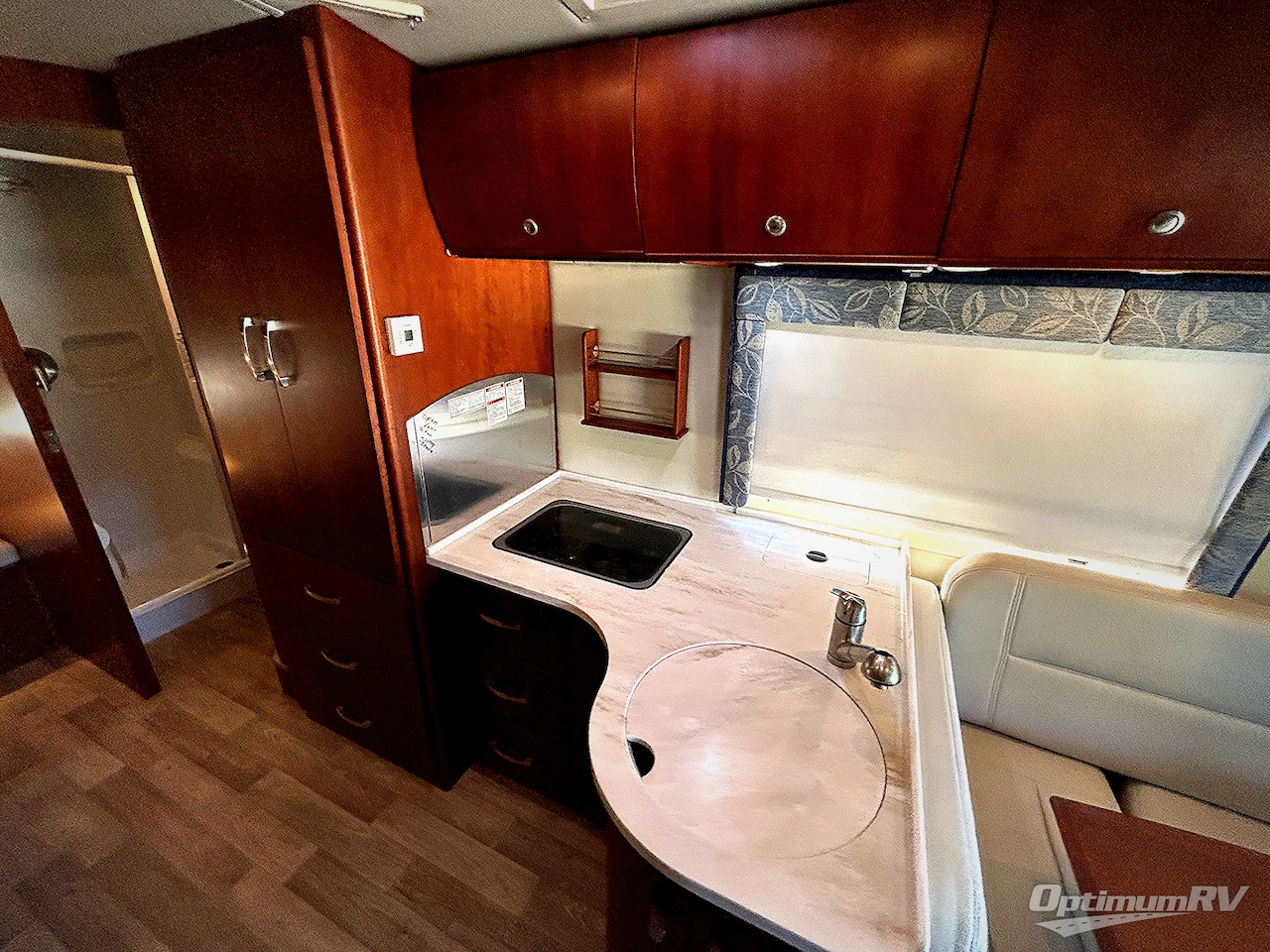 2014 Leisure Travel Serenity 24CB Photo 9