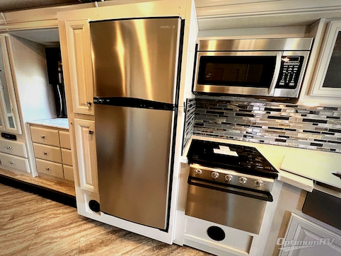 2021 Fleetwood Fortis 33HB RV Photo 3