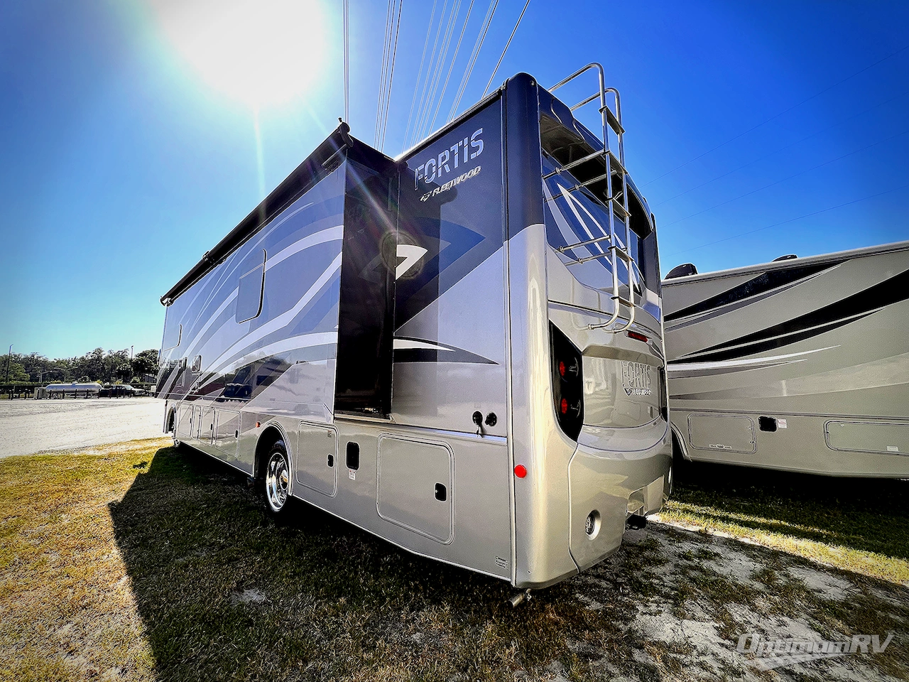 2021 Fleetwood Fortis 33HB Photo 3