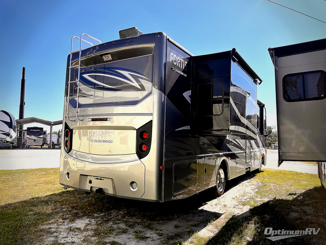 2021 Fleetwood Fortis 33HB Photo 2