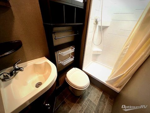 2019 Winnebago Outlook 22C RV Photo 4