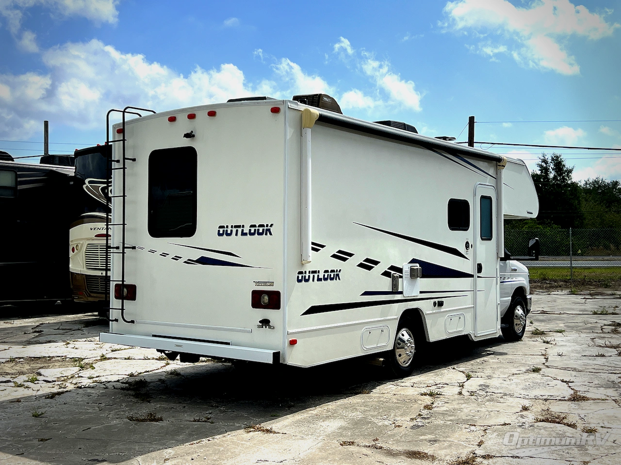 2019 Winnebago Outlook 22C Photo 2