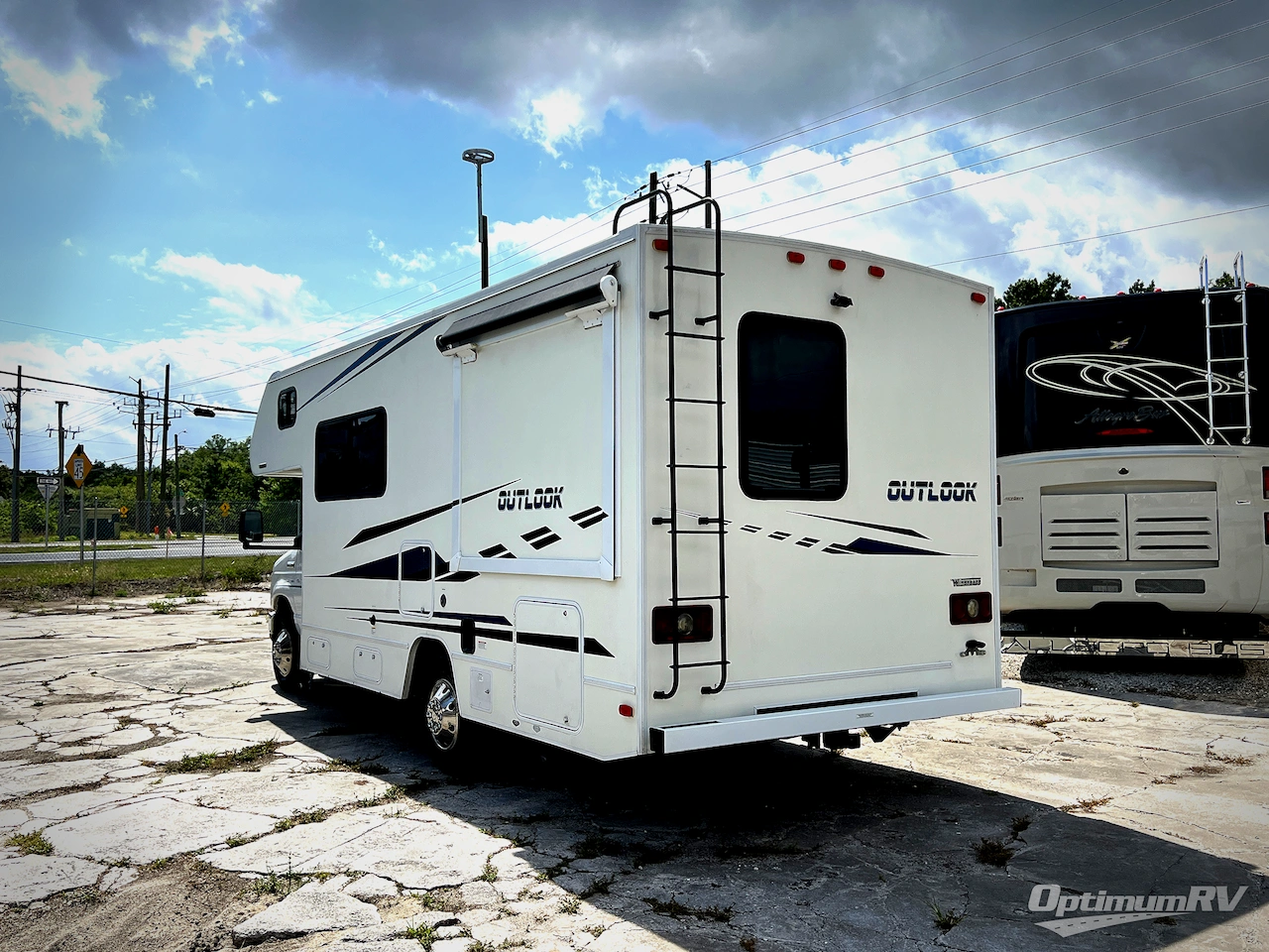 2019 Winnebago Outlook 22C Photo 3