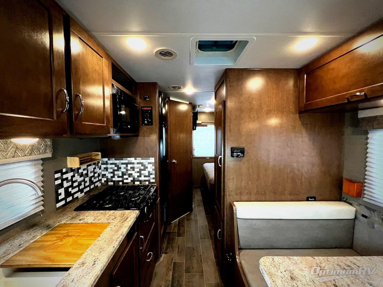 2019 Winnebago Outlook 22C Photo 8