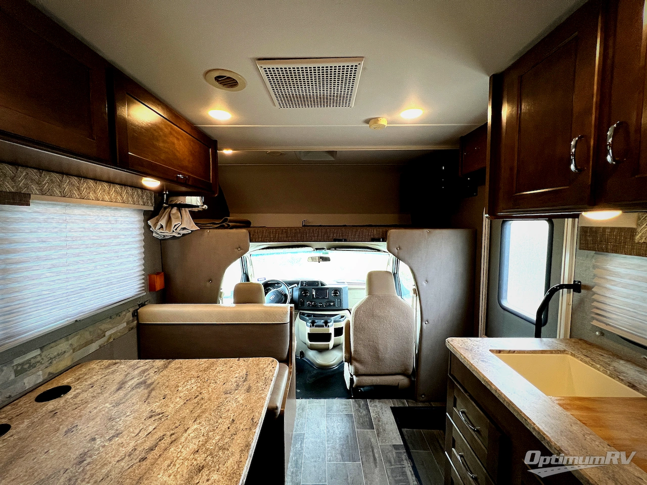 2019 Winnebago Outlook 22C Photo 9