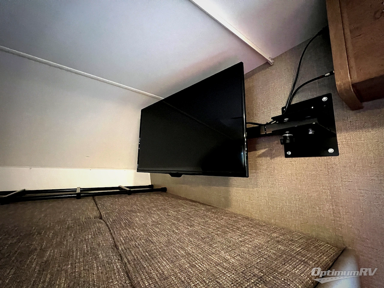 2019 Winnebago Outlook 22C Photo 10