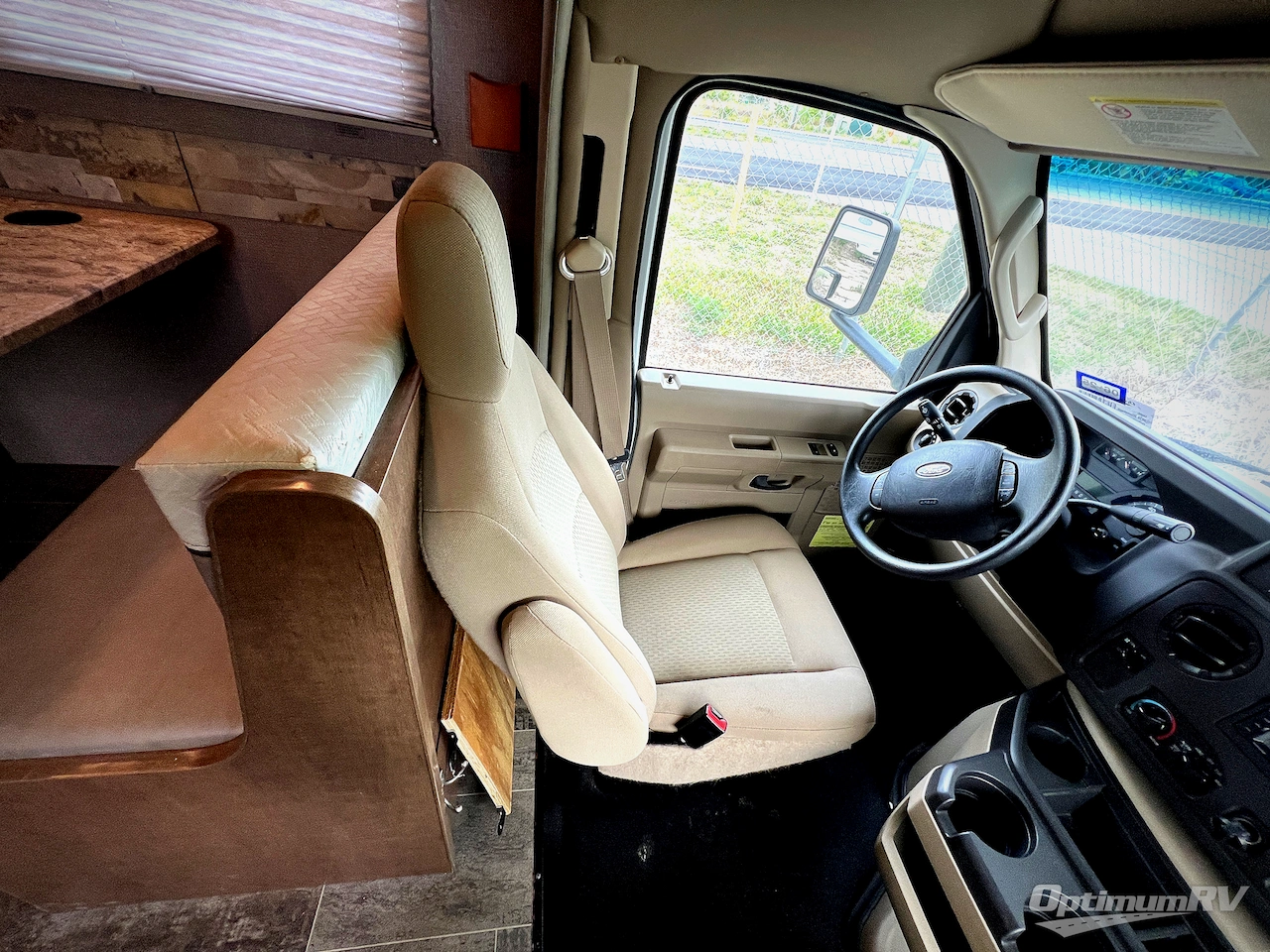 2019 Winnebago Outlook 22C Photo 4