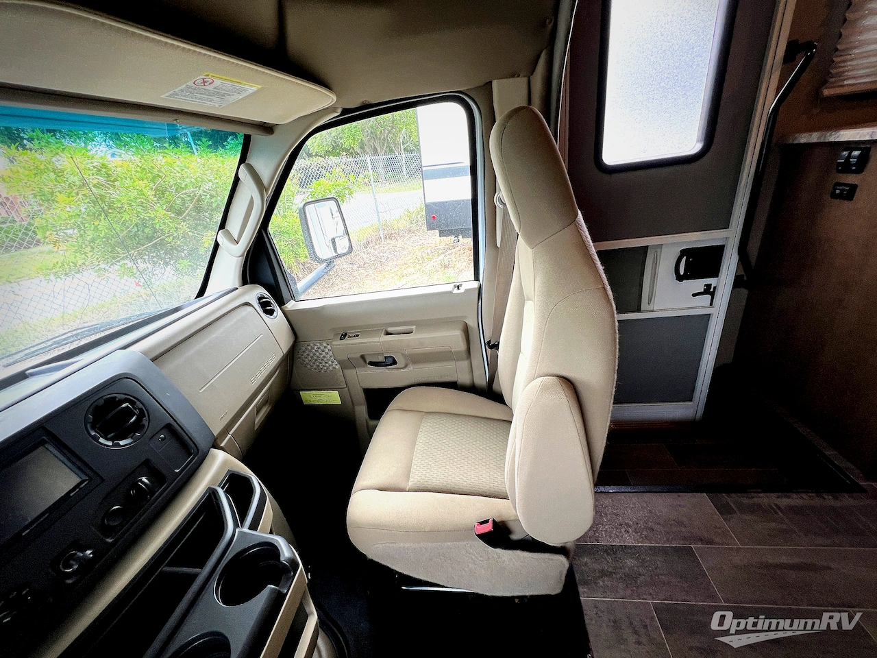 2019 Winnebago Outlook 22C Photo 5