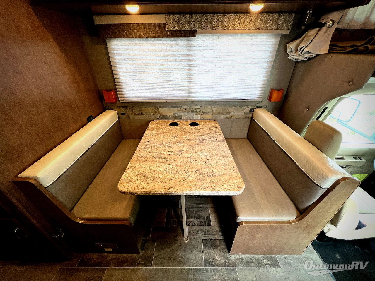 2019 Winnebago Outlook 22C Photo 11
