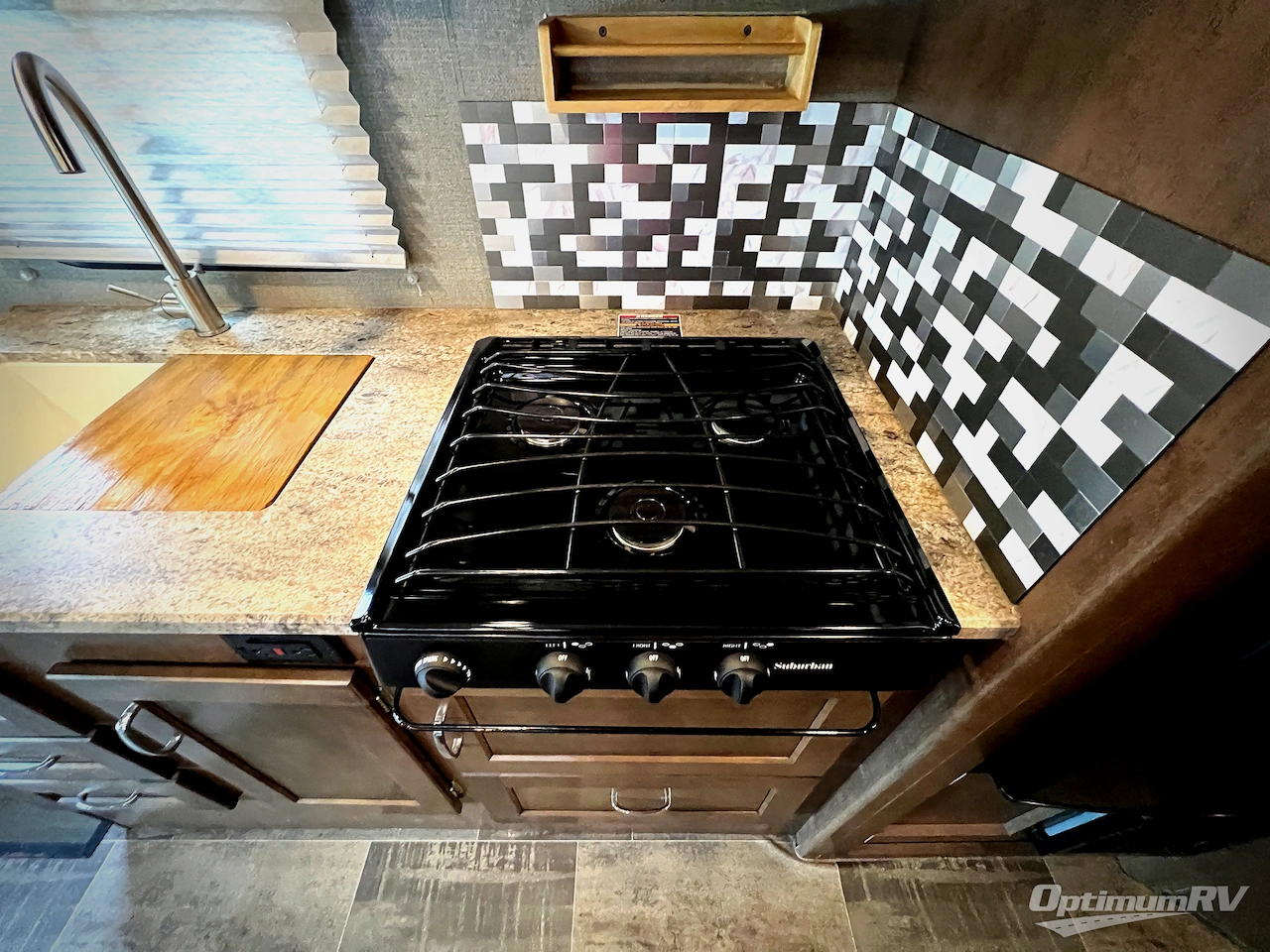 2019 Winnebago Outlook 22C Photo 14