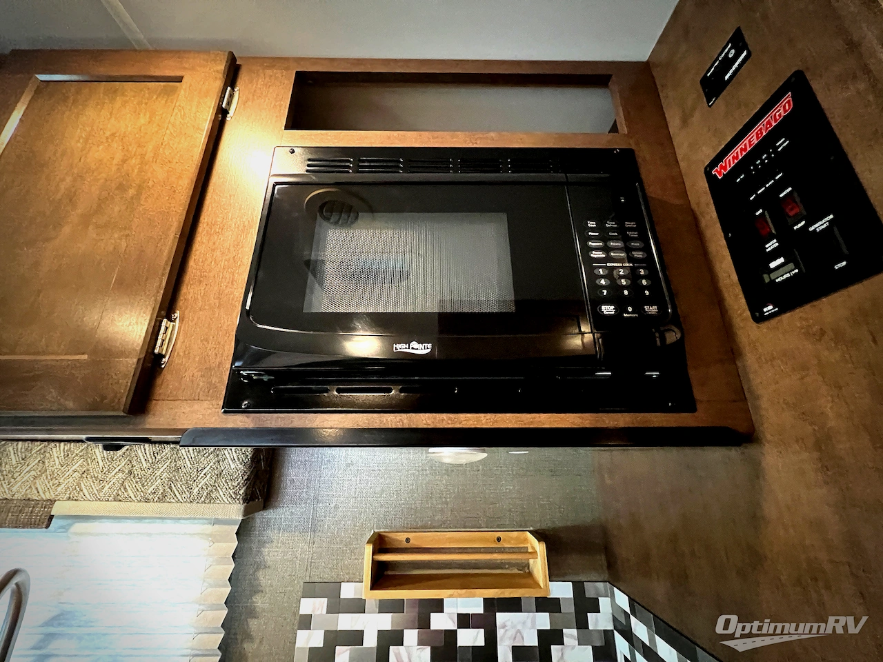 2019 Winnebago Outlook 22C Photo 15