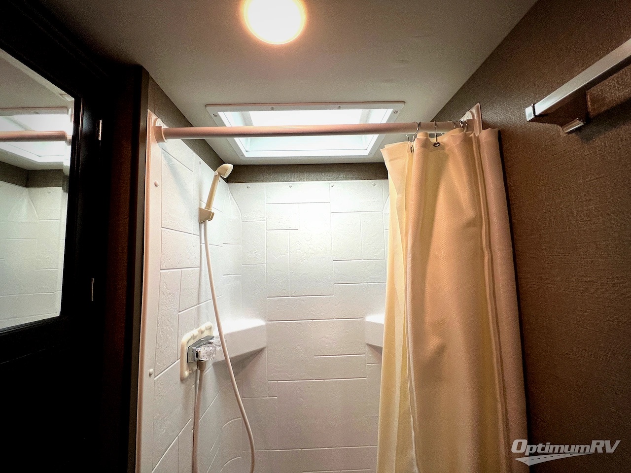 2019 Winnebago Outlook 22C Photo 20