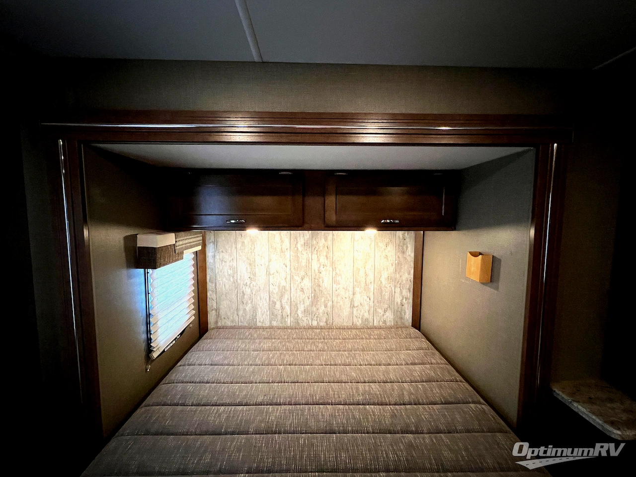 2019 Winnebago Outlook 22C Photo 17