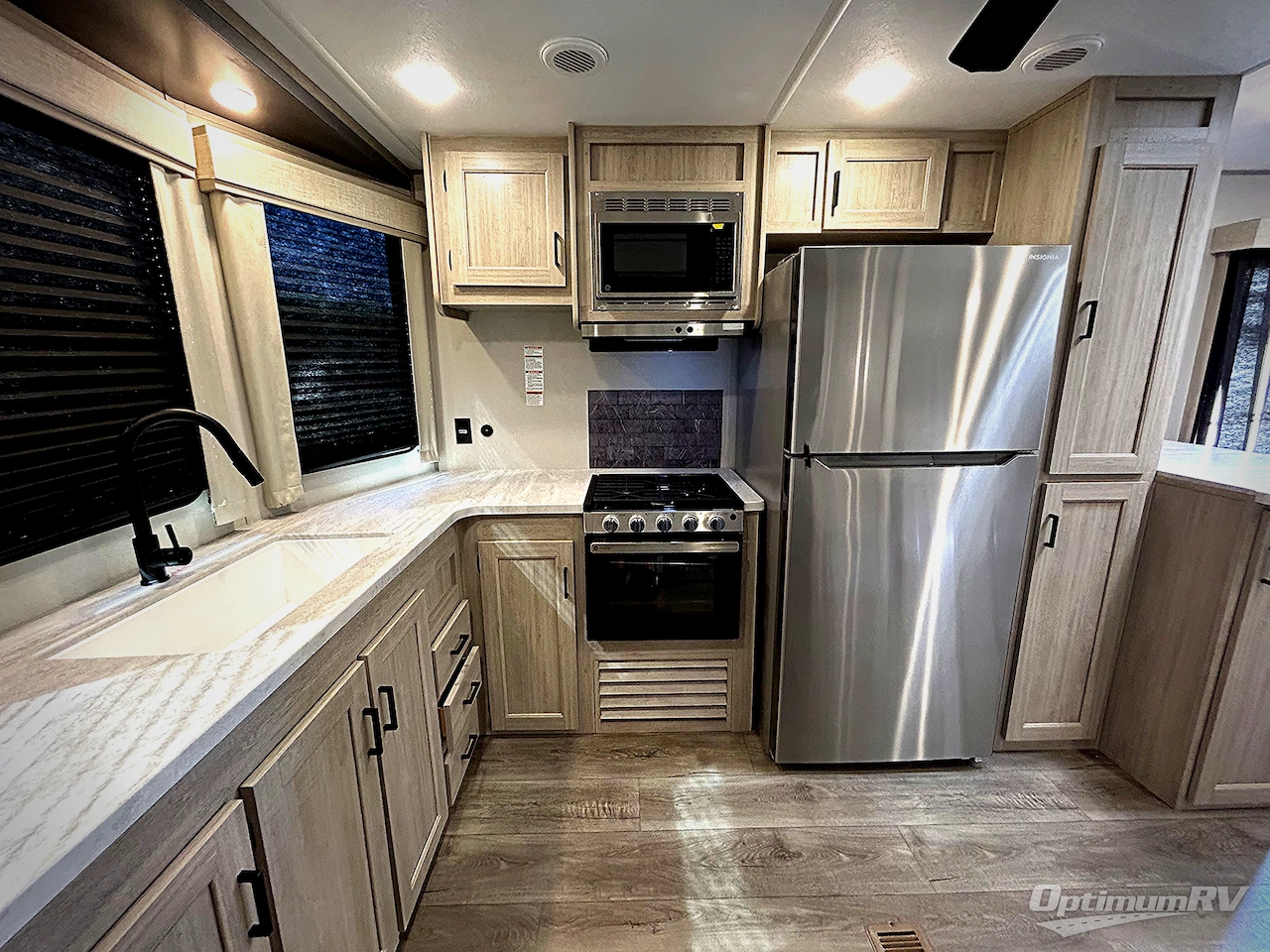 2024 Coachmen Catalina Destination Series 39FKTS Photo 4