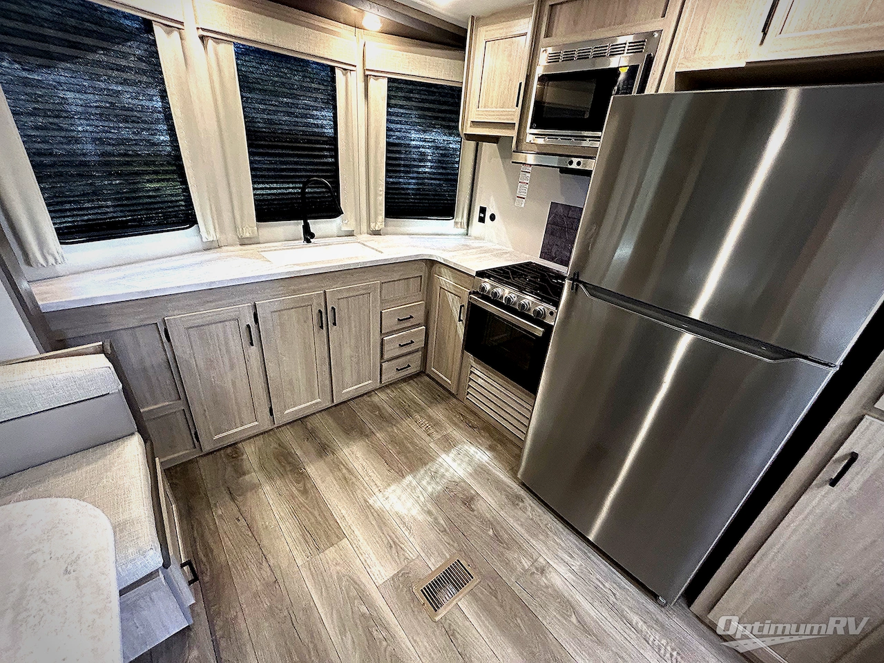 2024 Coachmen Catalina Destination Series 39FKTS Photo 5